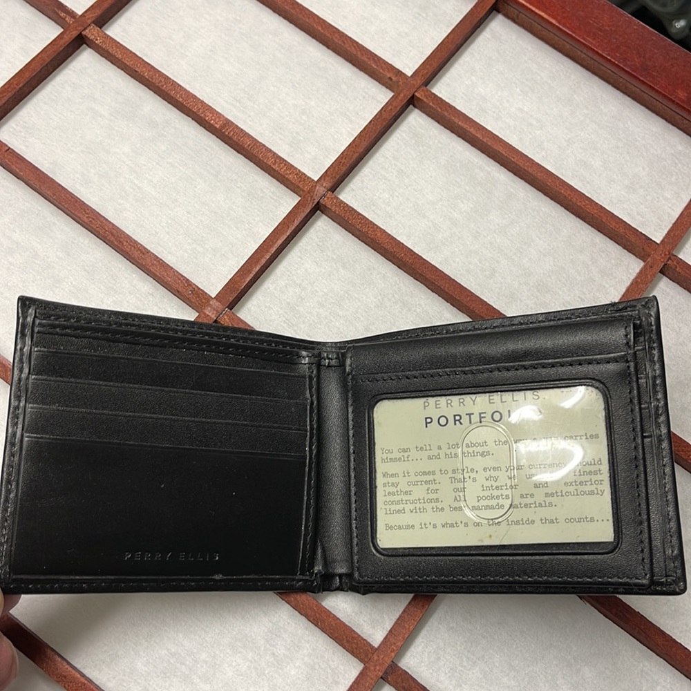 Men’s Perry Ellis Wallet NWOT